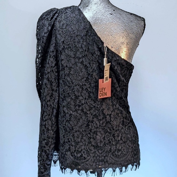 NWT Leyden Asymmetric Lace Floral Top - L / Black - Picture 5 of 6